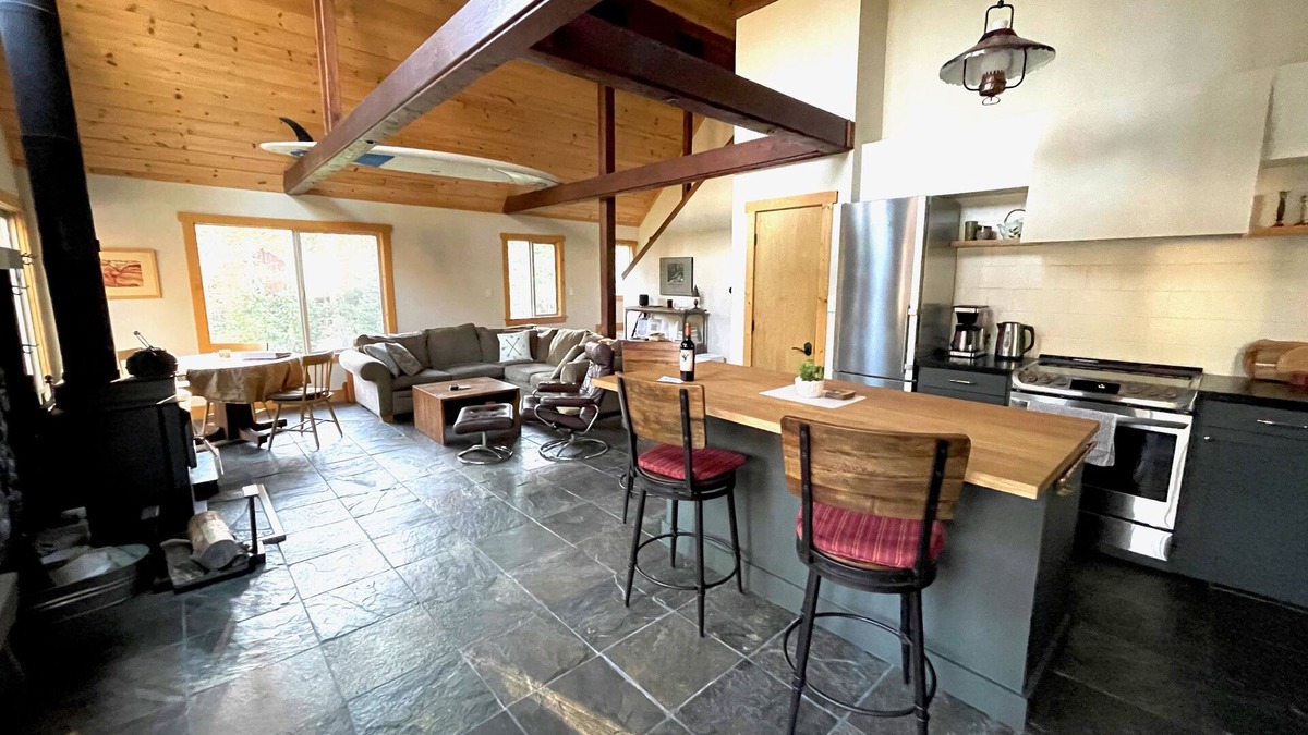 Serene Lakes House | Renovated and Uncluttered Cabin Near Sugar Bowl and Royal Gorge