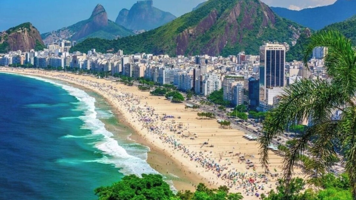 Leme Apartment | Renovated apartment with view of Copacabana beach 200 meters away