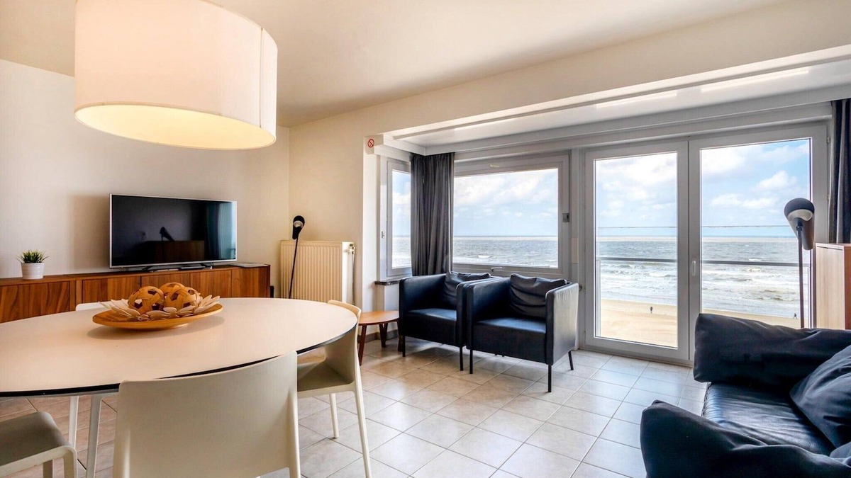 Koksijde-Bad Apartment | Renovated apartment in Koksijde with sea-views