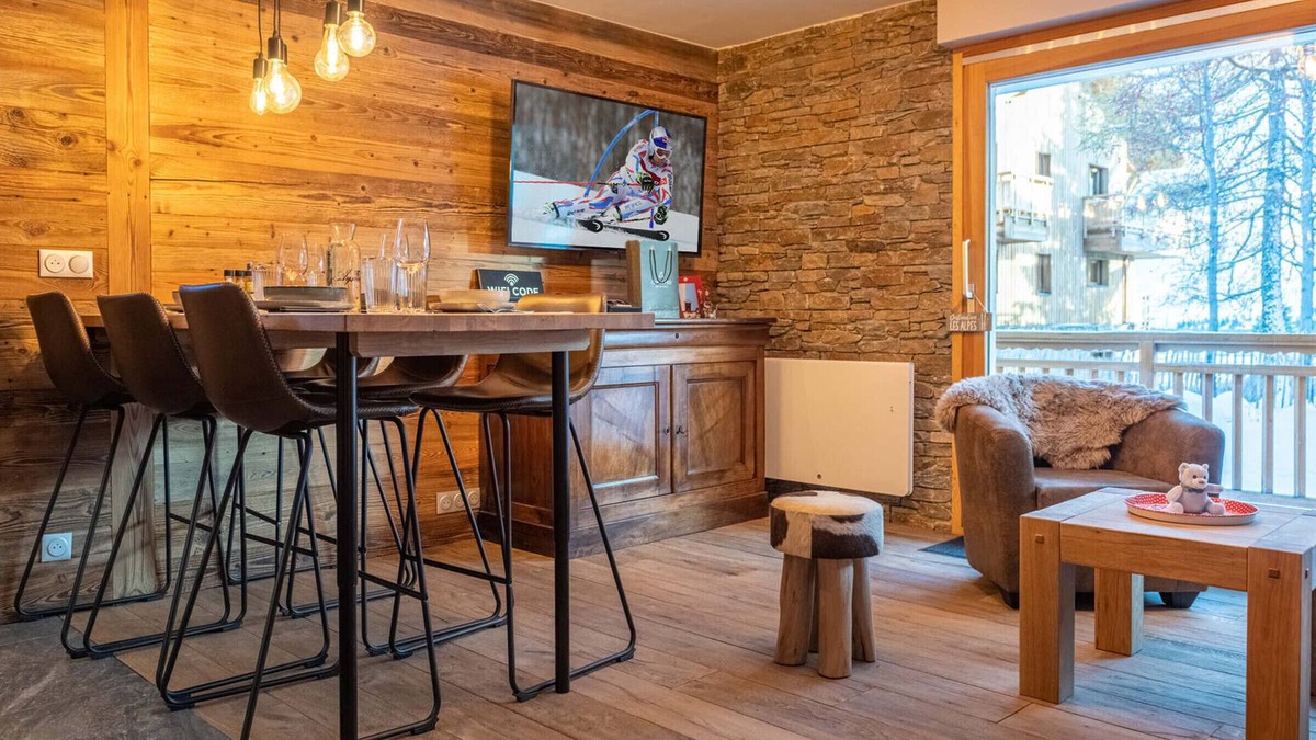 Jeux Apartment | Renovated Apartment in Alpe d'Huez - Central Location, Near Slopes, Sleeps 4, Parking & WiFi