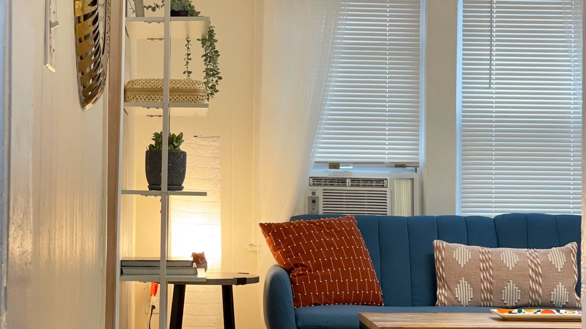 Middletown Apartment | Renovated Apt - 4min walk from Wesleyan & Main St