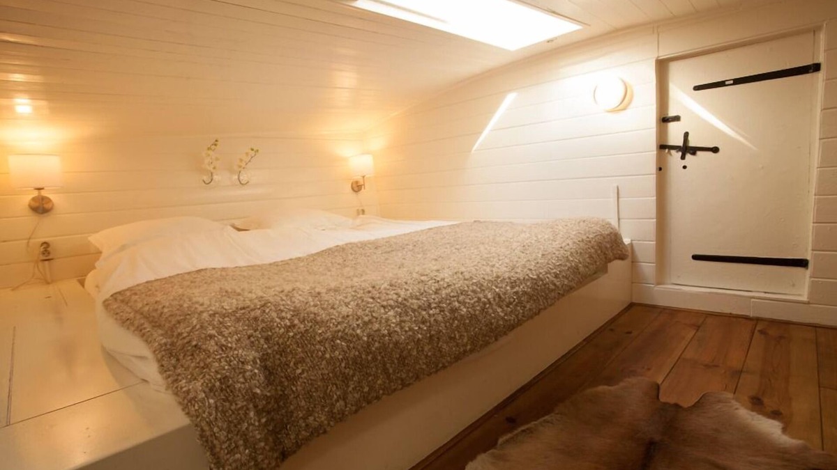 Jordaan Bed & Breakfast | Renovated B&B houseboat in the centre of Amsterdam