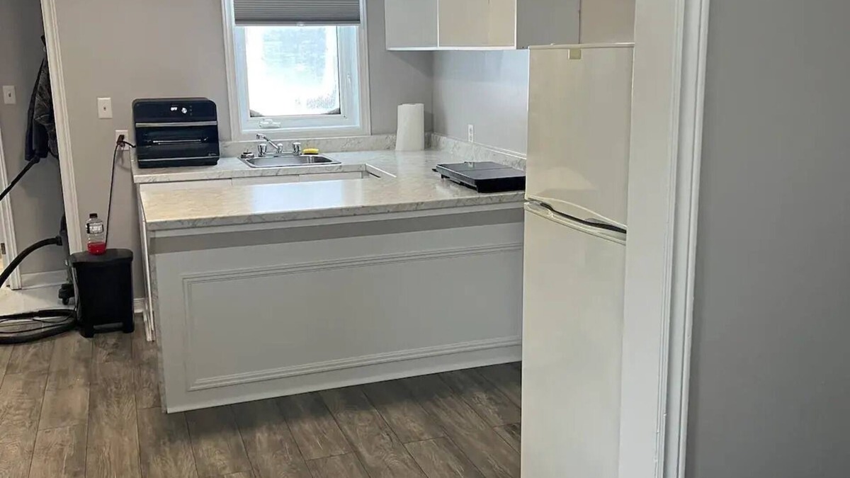 Downtown Apartment | Renovated Bachelor, Stephenvillenn