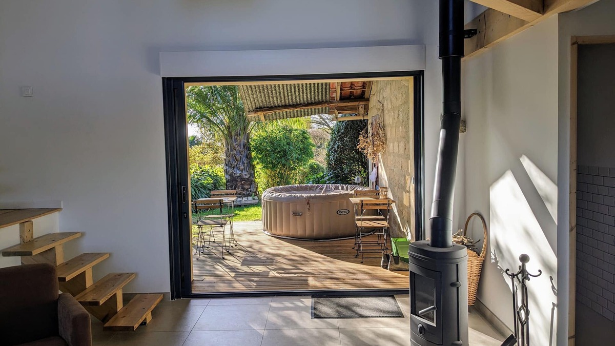Laurede House | Renovated barn in the heart of a shared landscaped park