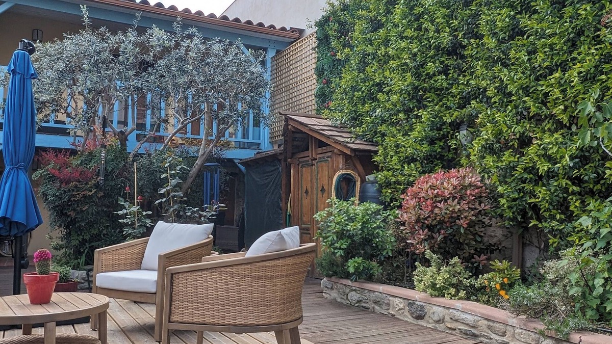Prades Cottage | Renovated barn with garden access