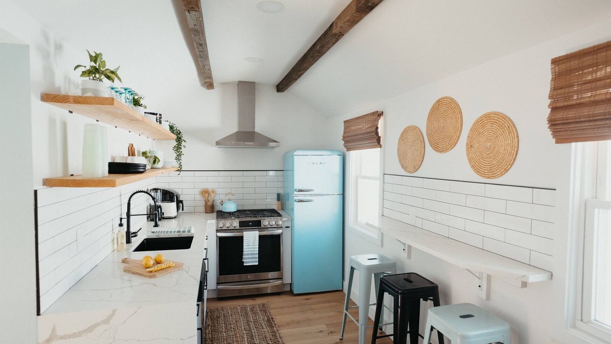 West Belmar House | Renovated Bright, Fun, Airy, Fire Pit Backyard, Bikes & Beach Badges