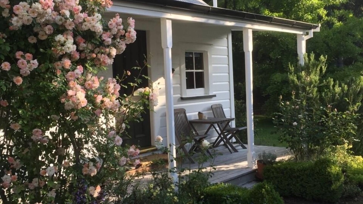 Havelock North Cottage | Renovated bushman's cottage in beautiful garden.