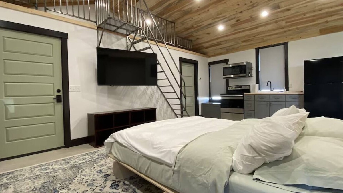 Burlington Cabin | Renovated Cabin between Yellowstone and Big Horn Mountains