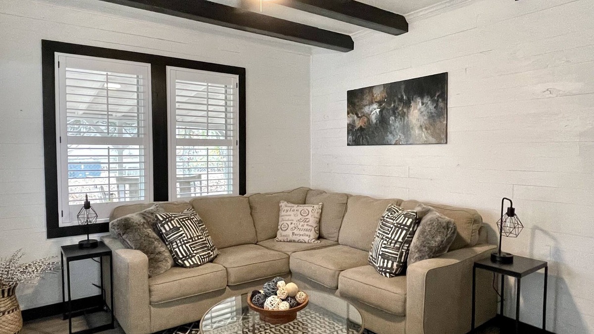 Calera House | Renovated Calera Farmhouse Home!