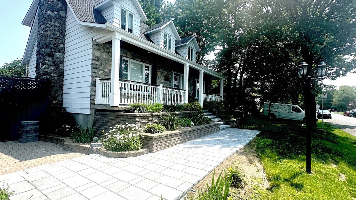 Les Moulins Regional County Municipality House | Renovated Canadian-Style Home, Near Everything !