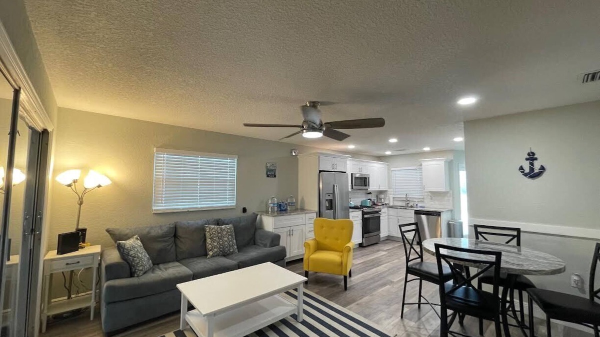 Flor-a-mar House | Renovated Canal home