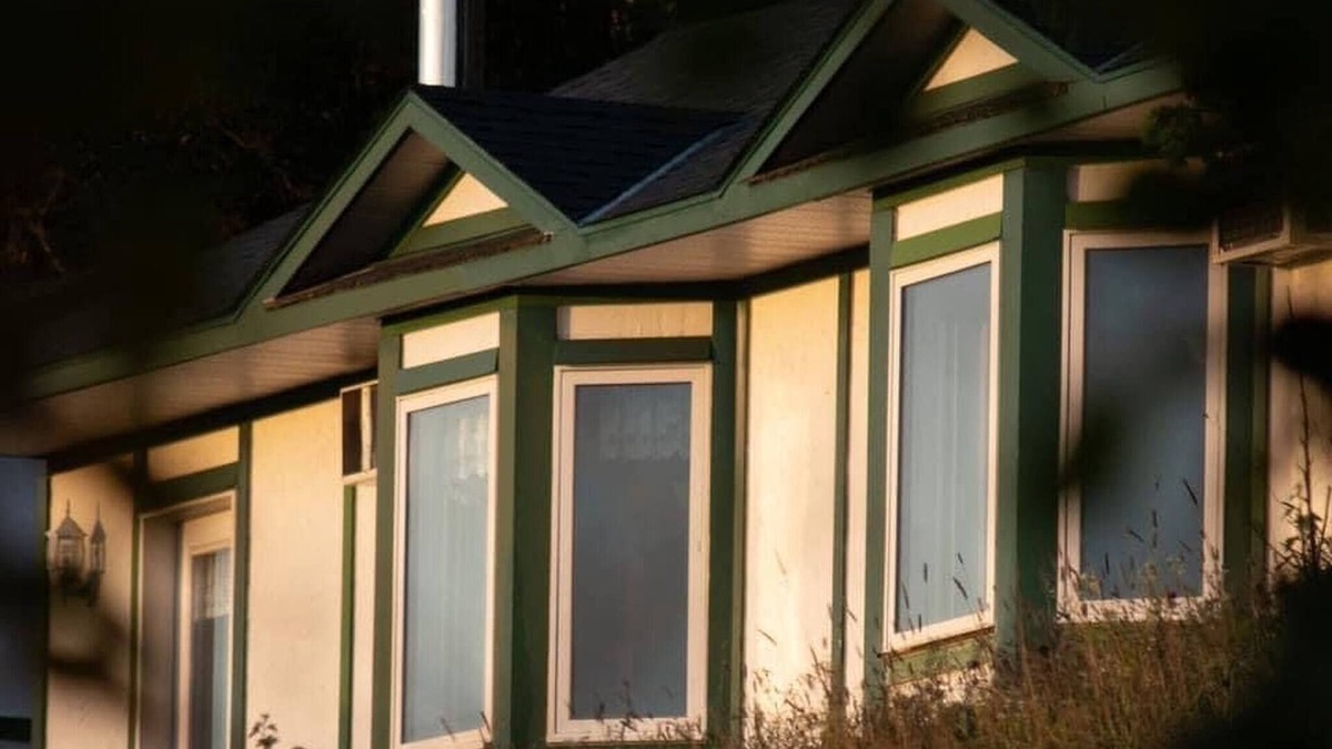 Bouchette Ski Chalet | Renovated chalet for rent in front of the lake