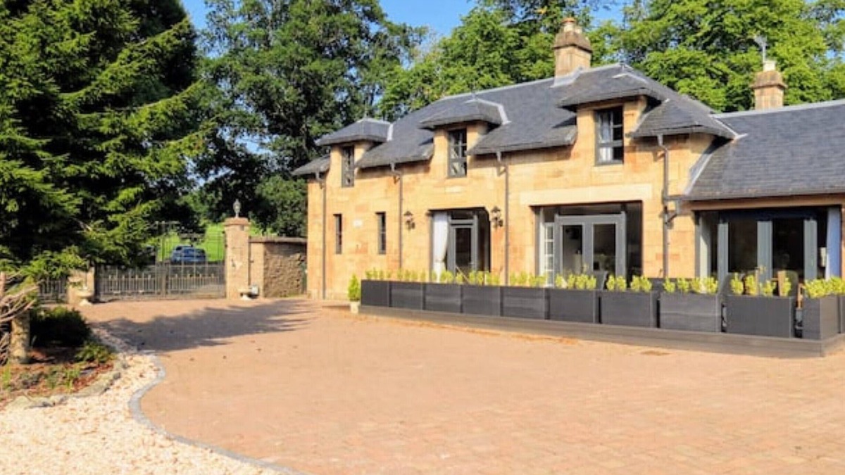 Cardross House | Renovated characterful coach house close to Loch Lomond and Helensburgh