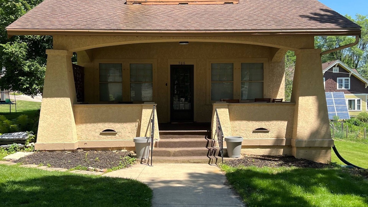 Decorah House | Renovated charmer in the heart of Decorah’s Park District