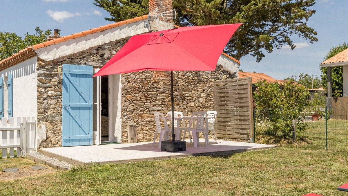 Bourgneuf-en-Retz Cottage | Renovated Cottage Near Marshes, 12 km from Beach, Private Terrace, Garden, WiFi, Baby-Friendly