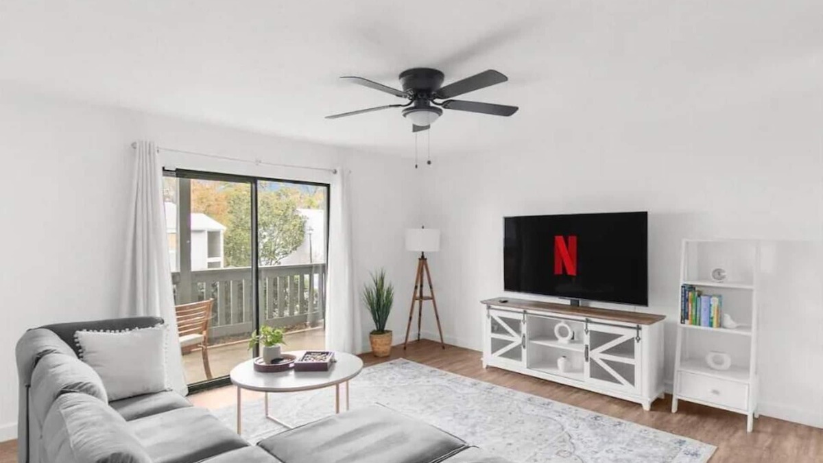 Vestavia Hills Condo | Renovated condo near Samford with full kitchen,W/D, parking and super fast Wi-FI