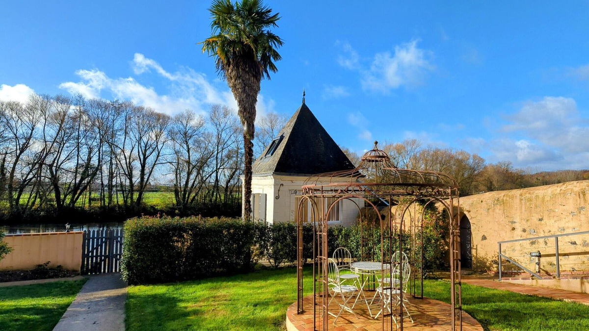 Sable-sur-Sarthe Cottage | Renovated cottage by the Sarthe river, tranquil with private parking