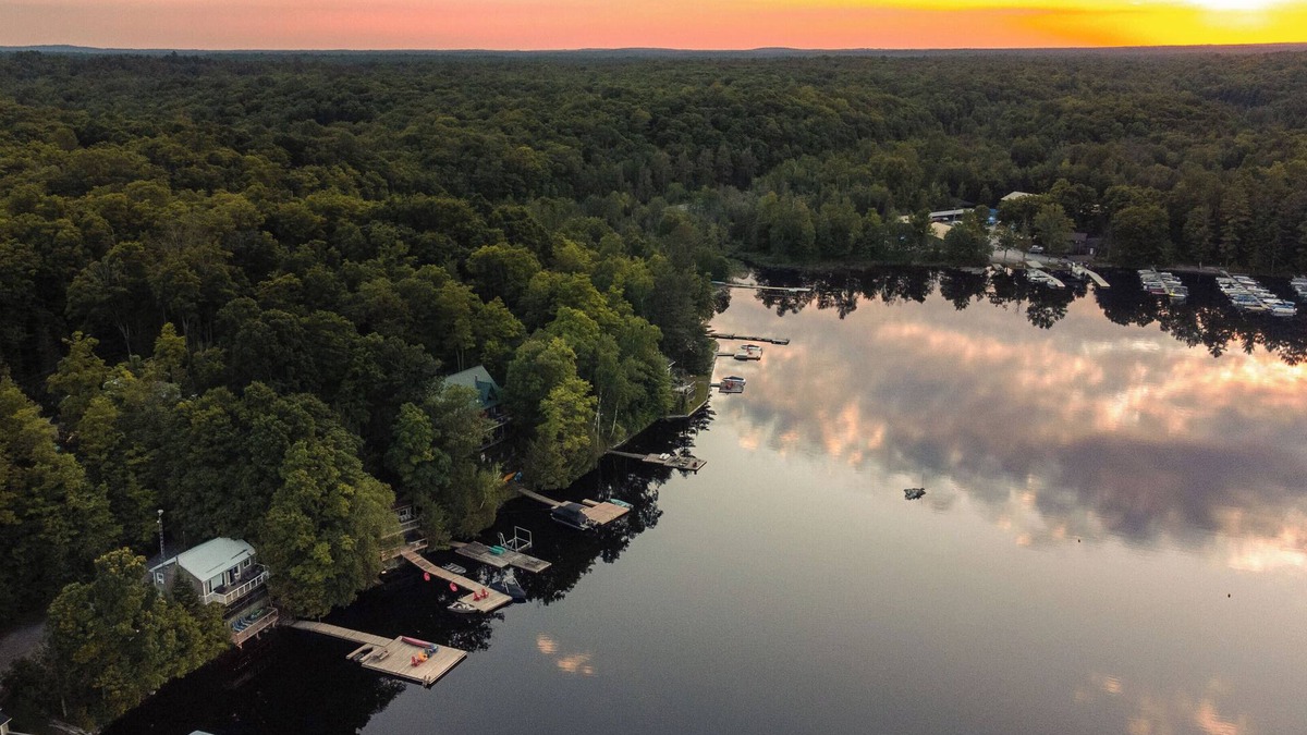 Catchacoma Cottage | Renovated Cottage in the Kawarthas with Hot Tub & Pet Friendly