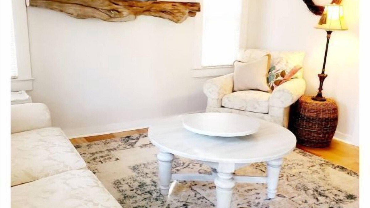 Jamestown House | Renovated Cottage In Historic Jamestown NC