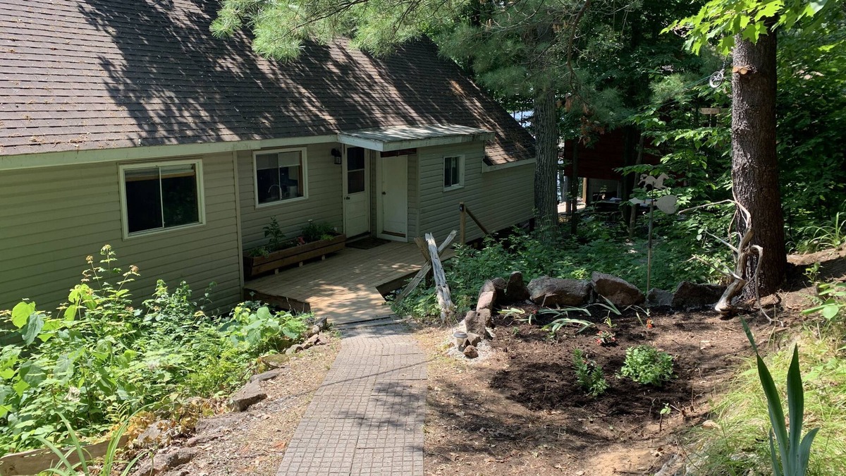 Tay Valley Cottage | Renovated Cottage On Beautiful Lot