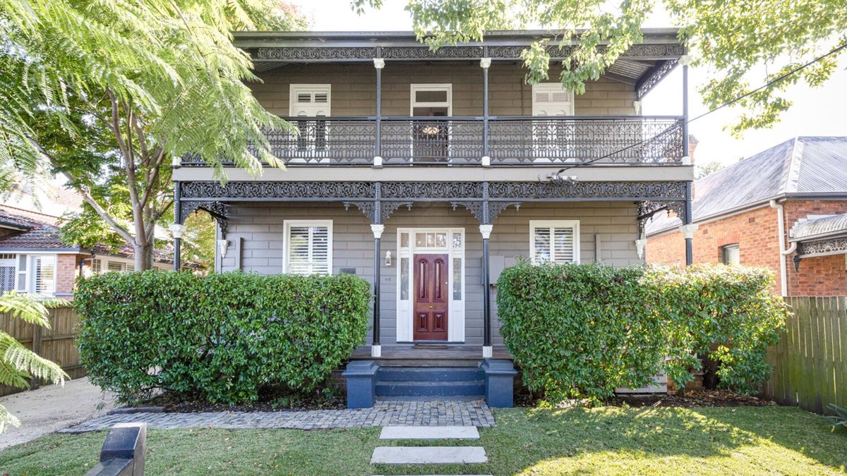 Maitland House | Renovated cottage w/fireplace, pool, pet friendly, close to cafes & Restaurants