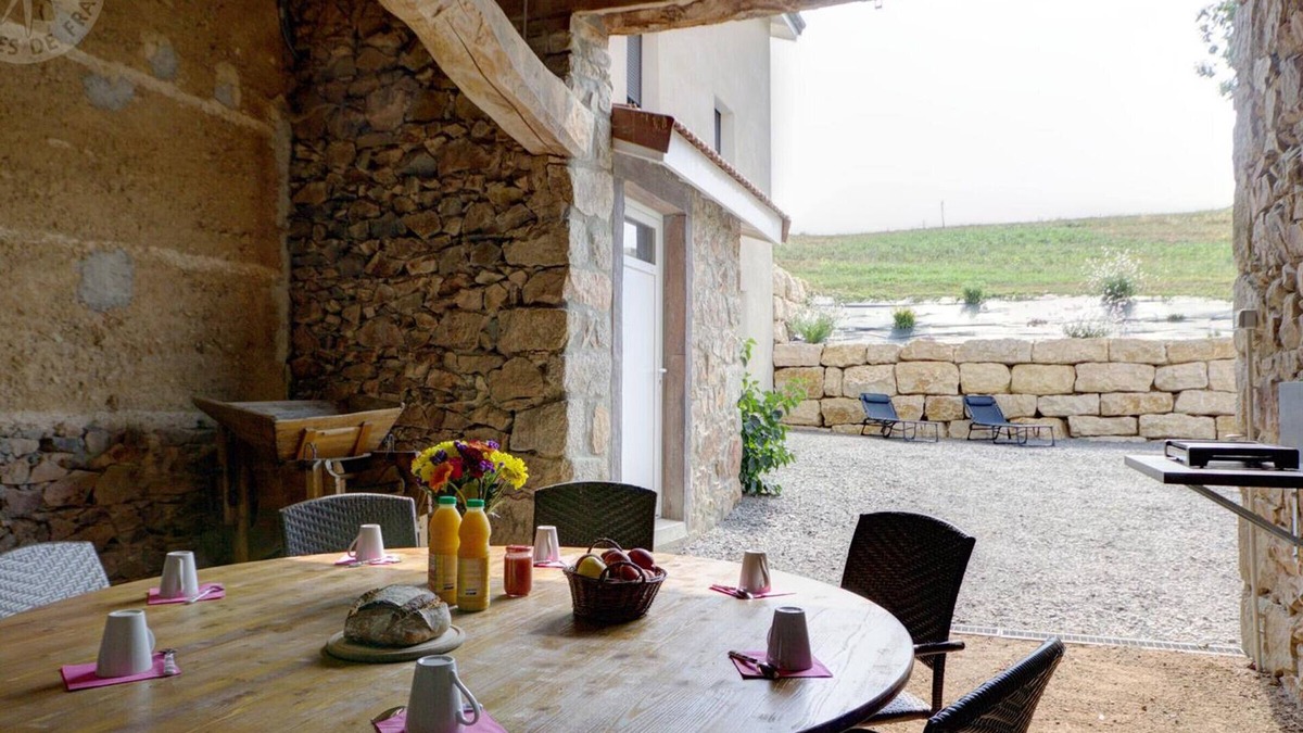 Panissieres Cottage | Renovated cottage with fiber in Panissières