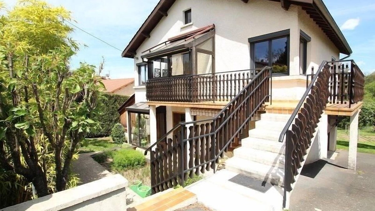 Retournac Cottage | Renovated cottage with terrace near Retournac