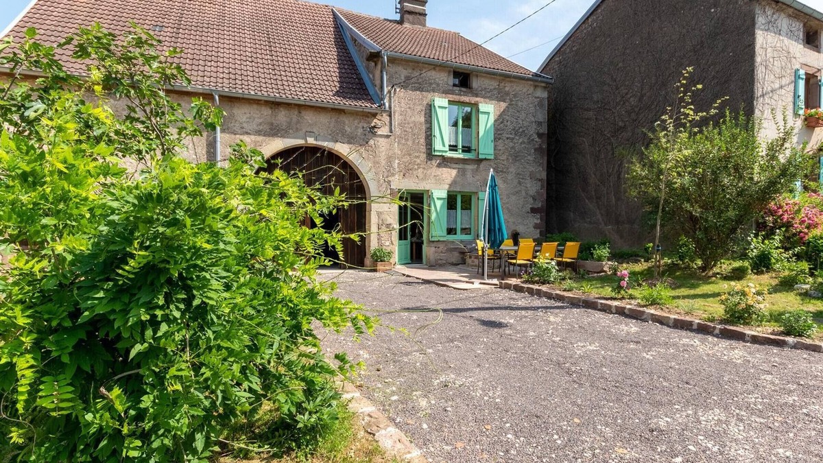 Equevilley Cottage | Renovated country house with garden, pets accepted near Vesoul
