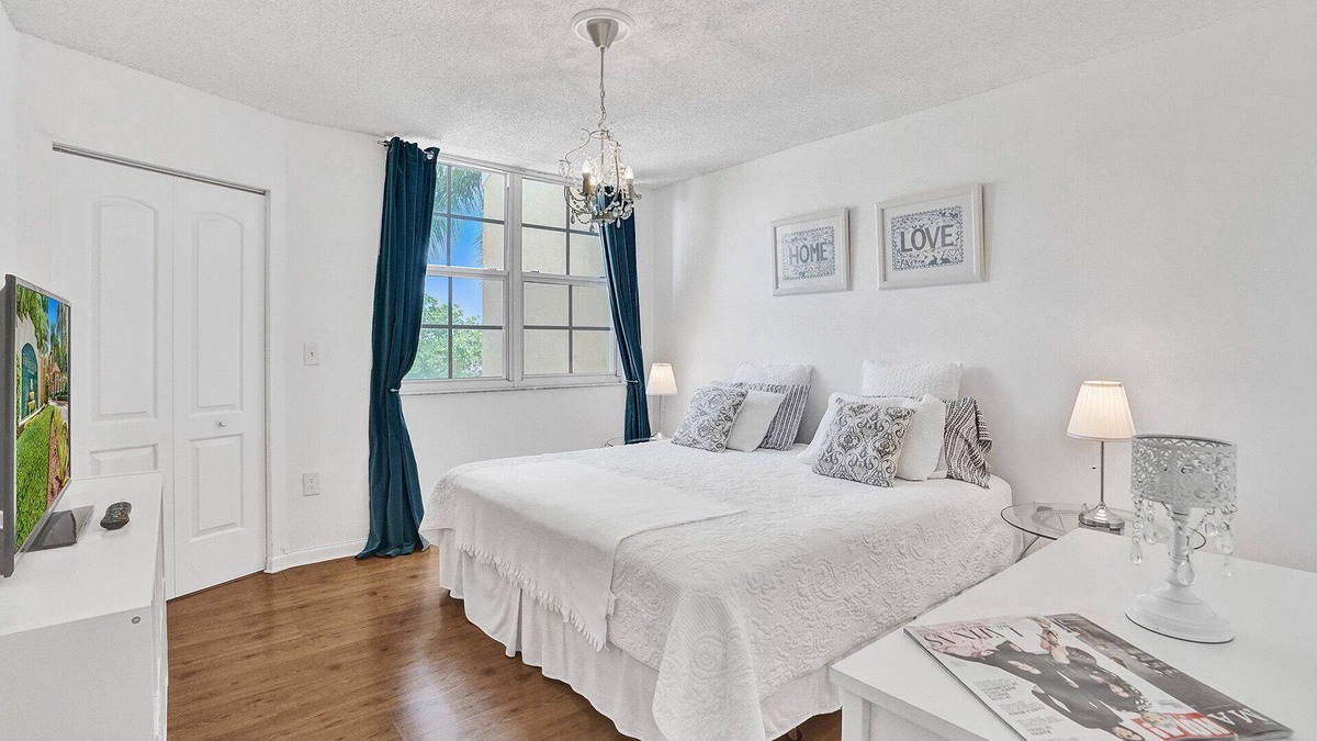 Aventura Apartment | Renovated cozy The yacht club at aventura free parking