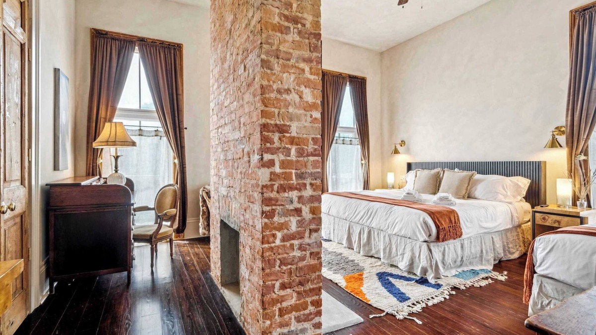 Faubourg Lafayette Villa | Renovated Eclectic Villa 5br| 6ba