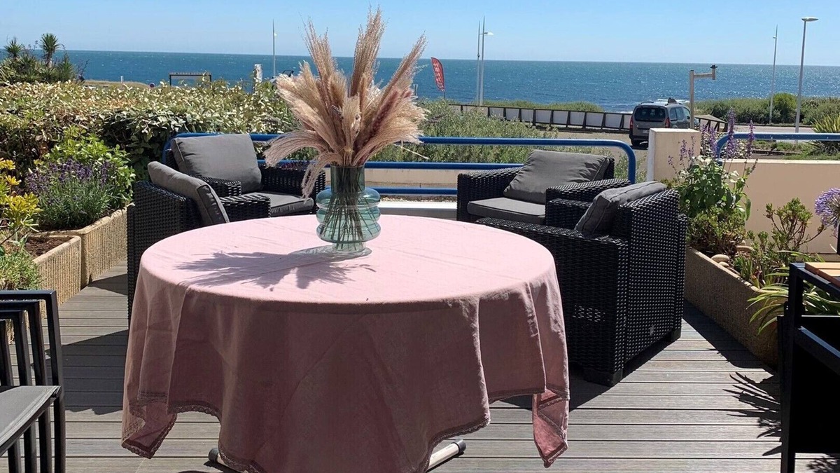 Chateau-d'Olonne Apartment | Renovated flat in a residence near the ocean Les Sables