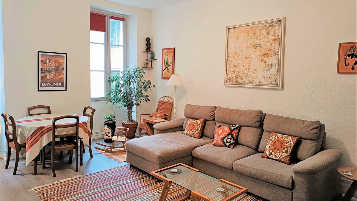 Centre Ville Apartment | Renovated family-friendly flat in the ♥ of Pau ★
