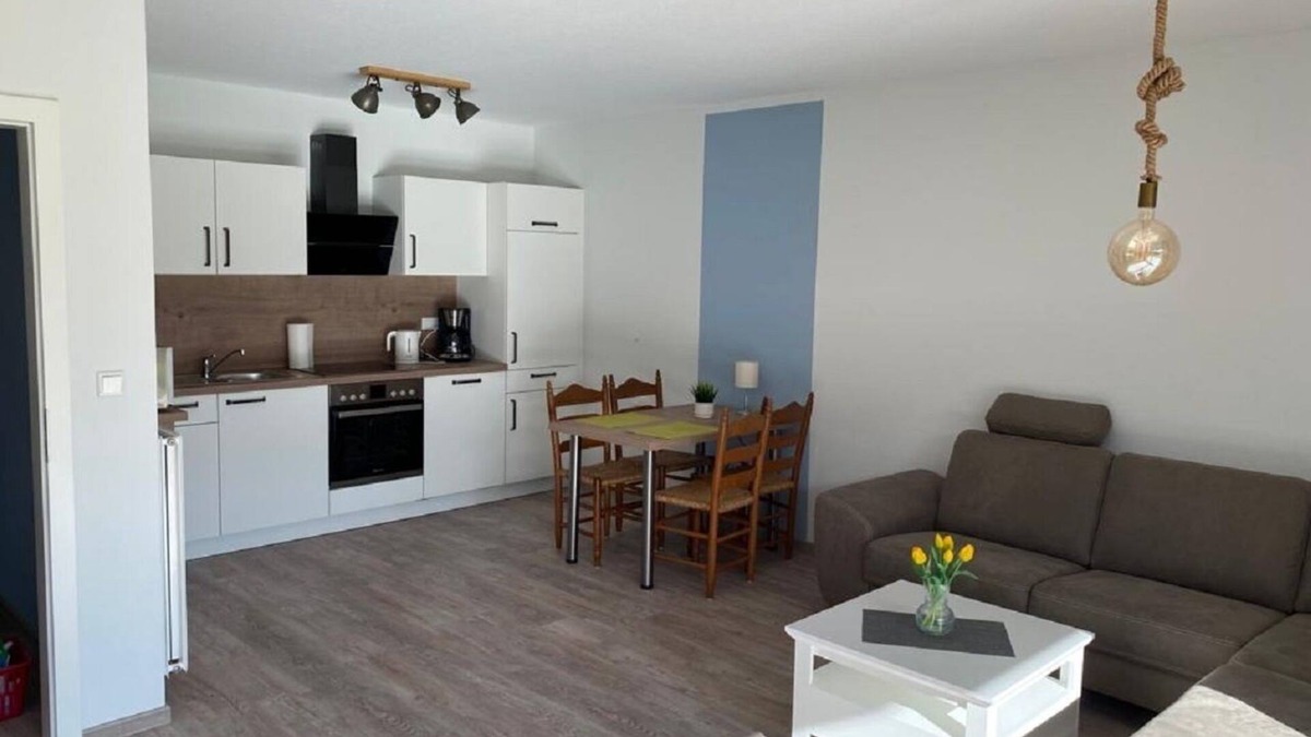 Lembruch Condo | Renovated, family holiday apartment - centrally located (2)