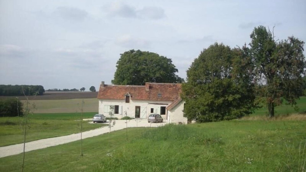 Palluau-sur-Indre Cottage | Renovated farm in peaceful setting with internet and large outdoor area