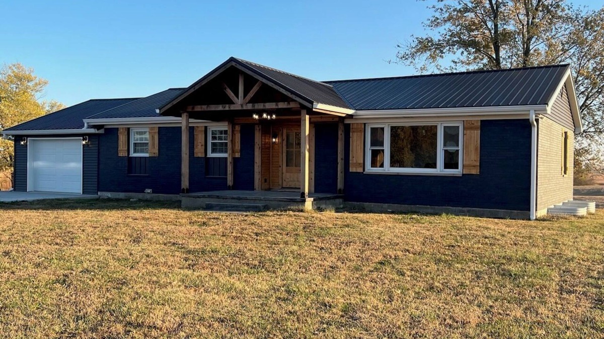 Maywood House | Renovated Farm House Style Ranch, 4 Bedroom 3 Bath, Peaceful Country Lane.