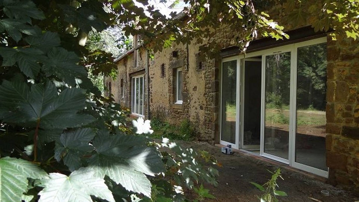 La Bazoge Cottage | Renovated Farm Near Le Mans: 4 Bedrooms, Modern Amenities, Countryside Bliss, Sleeps 8
