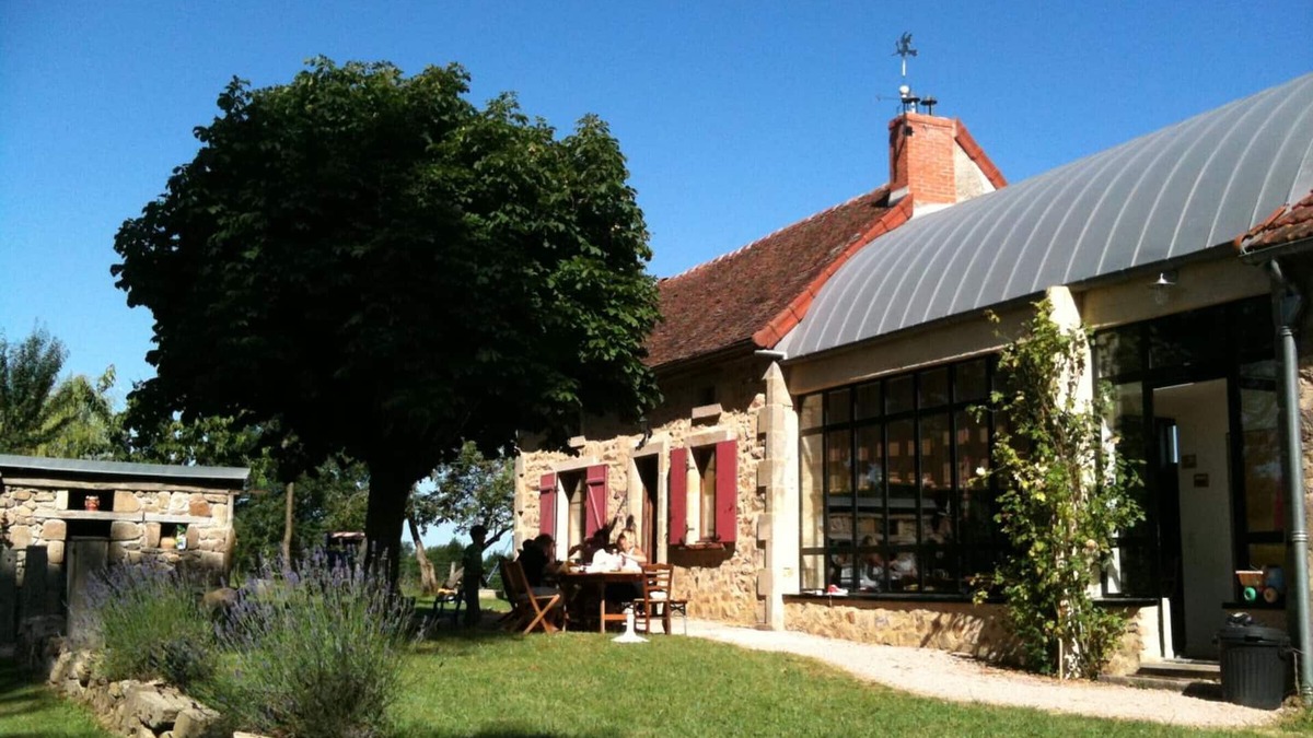 Beaune-d'Allier Cottage | Renovated Farmhouse: Countryside Charm, Modern Comforts, Sleeps 10, Pet-Friendly