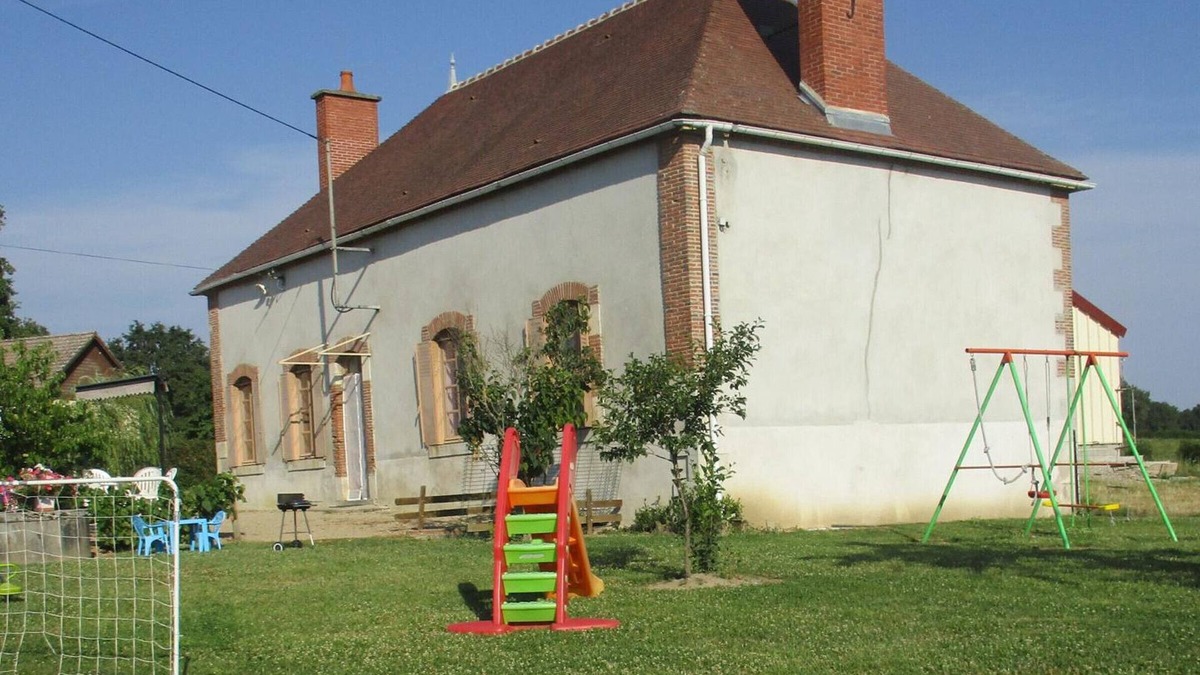 Cressanges Cottage | Renovated Farmhouse with SPA, Game Room, and Kids' Activities