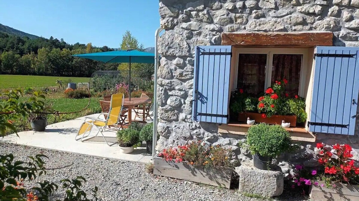 Savournon House | Renovated farmhouse in Savournon. Open countryside, at the foot of Jubeo mountain.