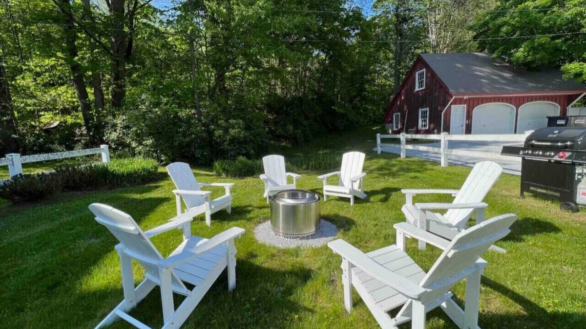 Bridgewater Condo | Renovated Farmhouse between Woodstock & Killington