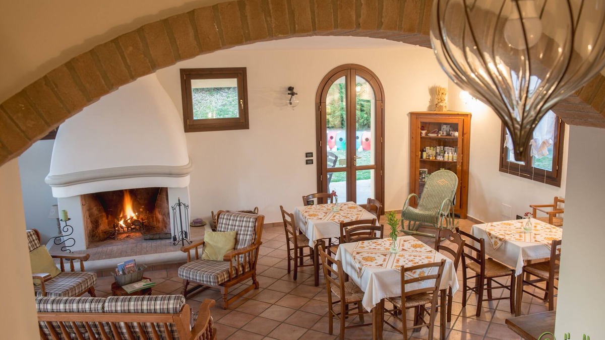 Oriolo dei Fichi Villa | Renovated farmhouse with swimming pool and large garden.