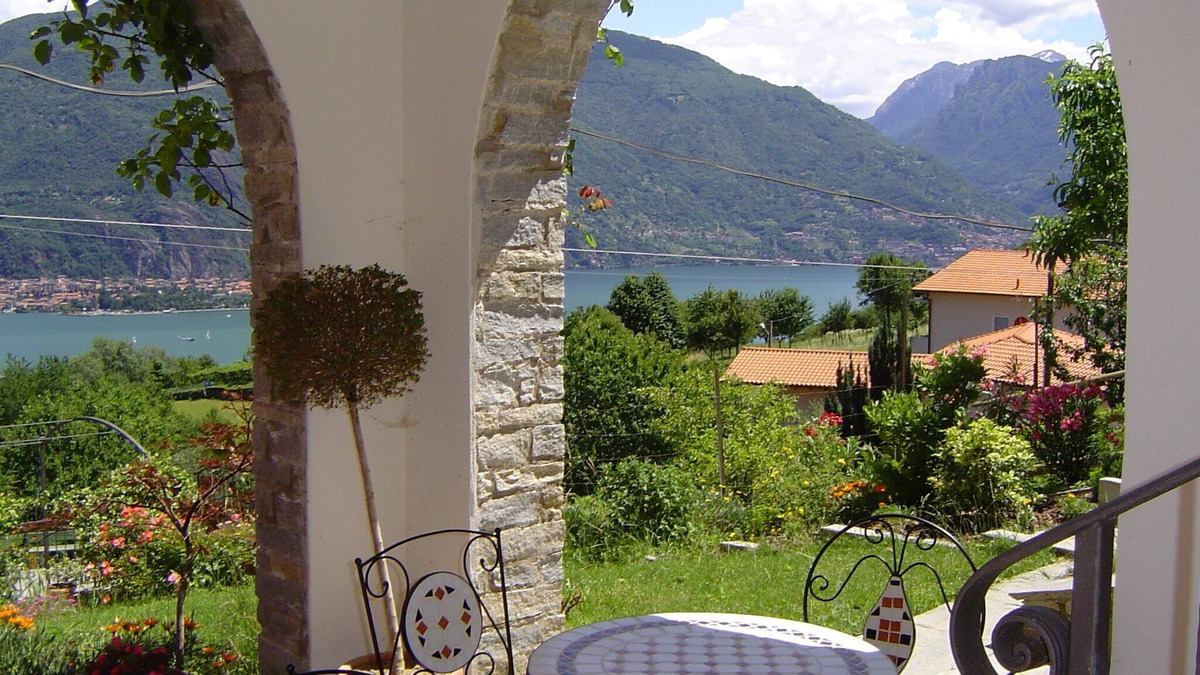 Cheis Apartment | Renovated flat in 2025 with lake view garden