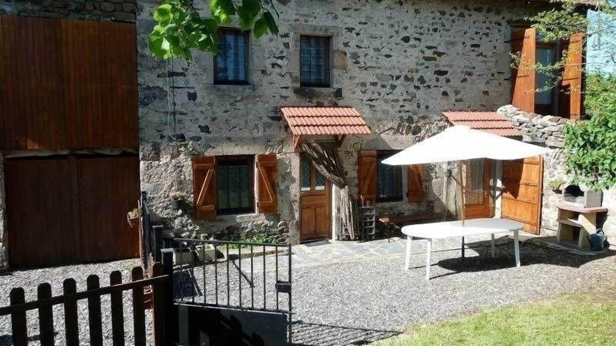 Chamalieres-sur-Loire Cottage | Renovated farmhouse with garden, garage, and free wifi in Chamalières-sur-Loire