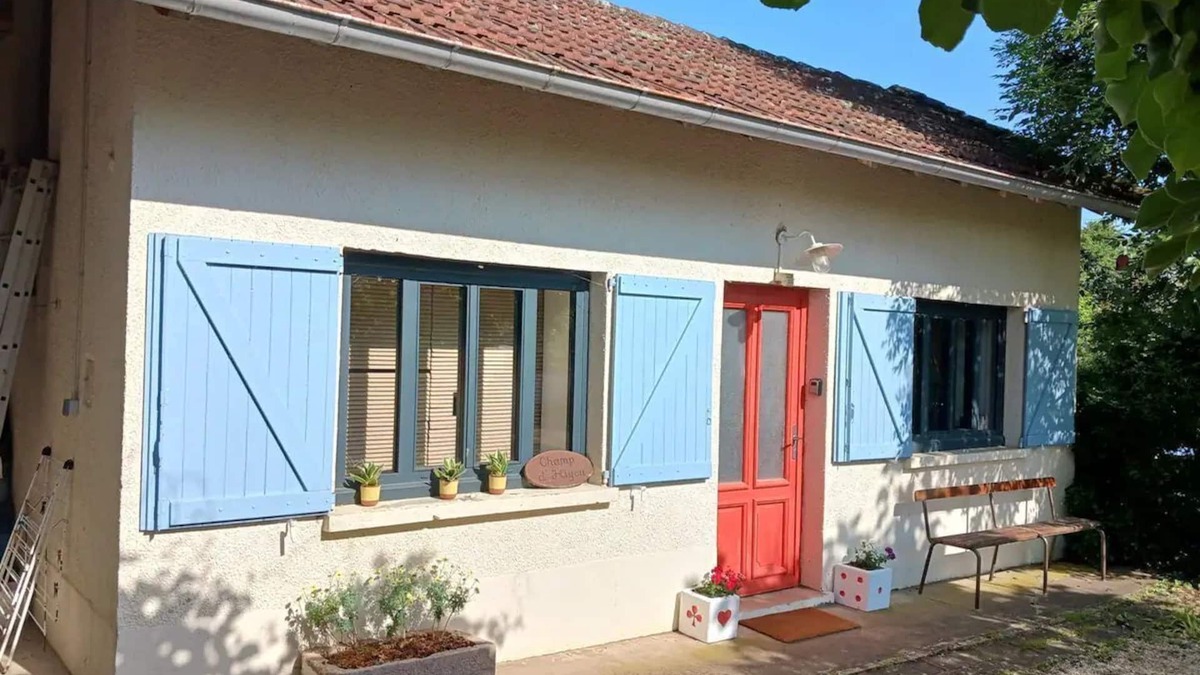 Cormoranche-sur-Saone Apartment | Renovated studio between Mâconnais and Beaujolais