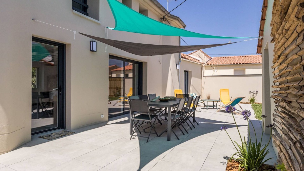 Machecoul Cottage | Renovated cottage near beaches, parking, private garden, southeast terrace
