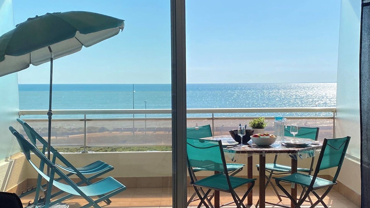 Saint-Hilaire-de-Riez Apartment | Renovated apartment with sea view - Esplanade St Jean de Monts - Free Wifi