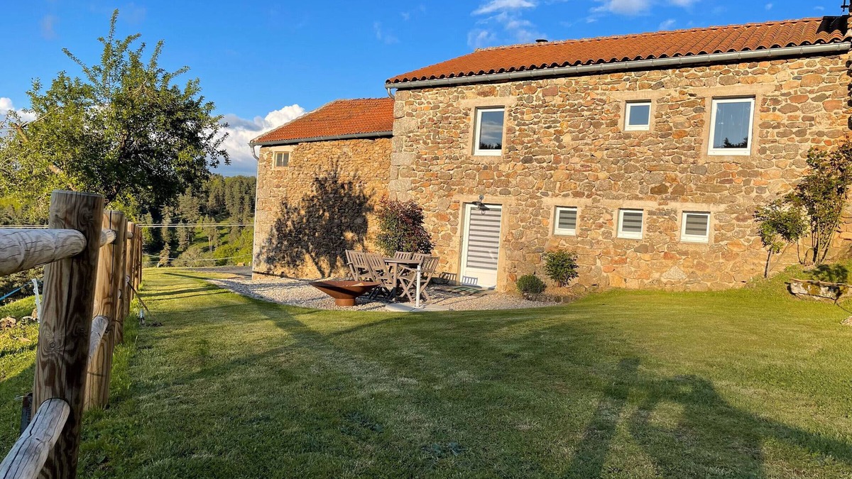 Saint-Prejet-d'Allier Cottage | Renovated farmhouse with private garden, wood stove and terrace