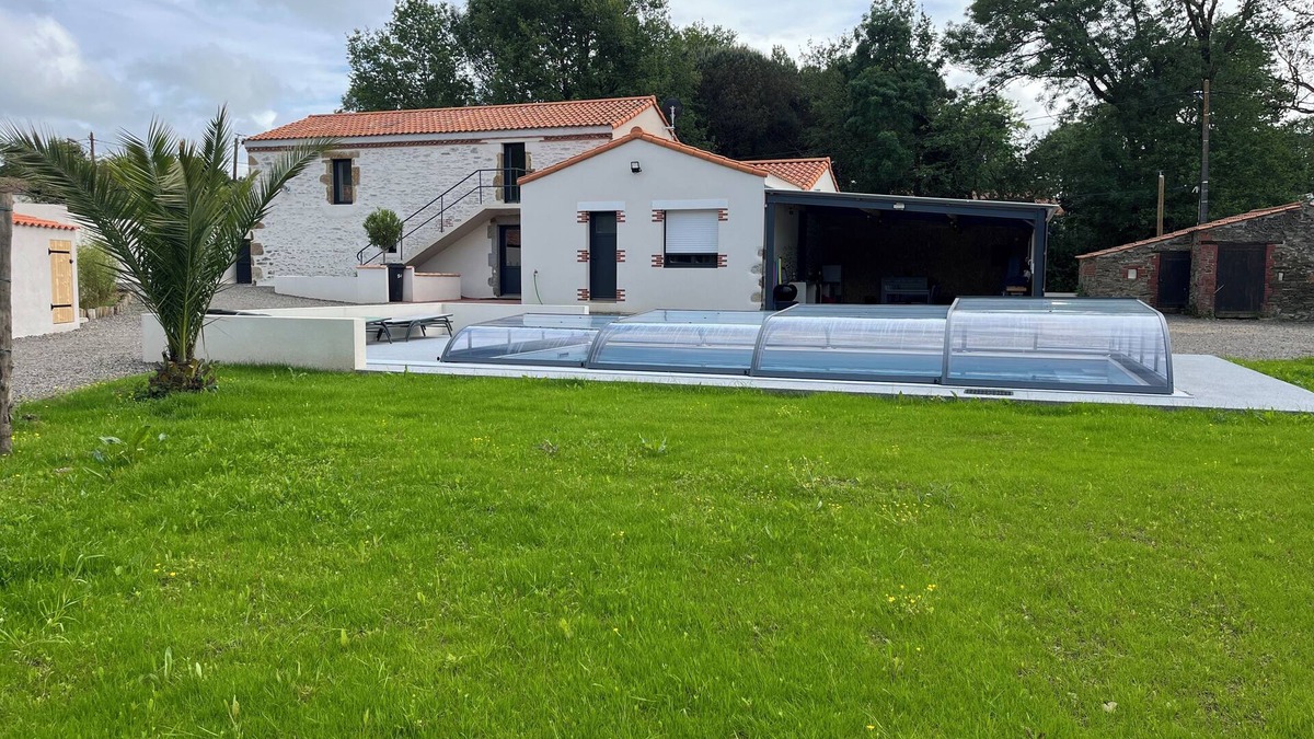 Talmont-Saint-Hilaire House | Renovated country estate with swimming pool