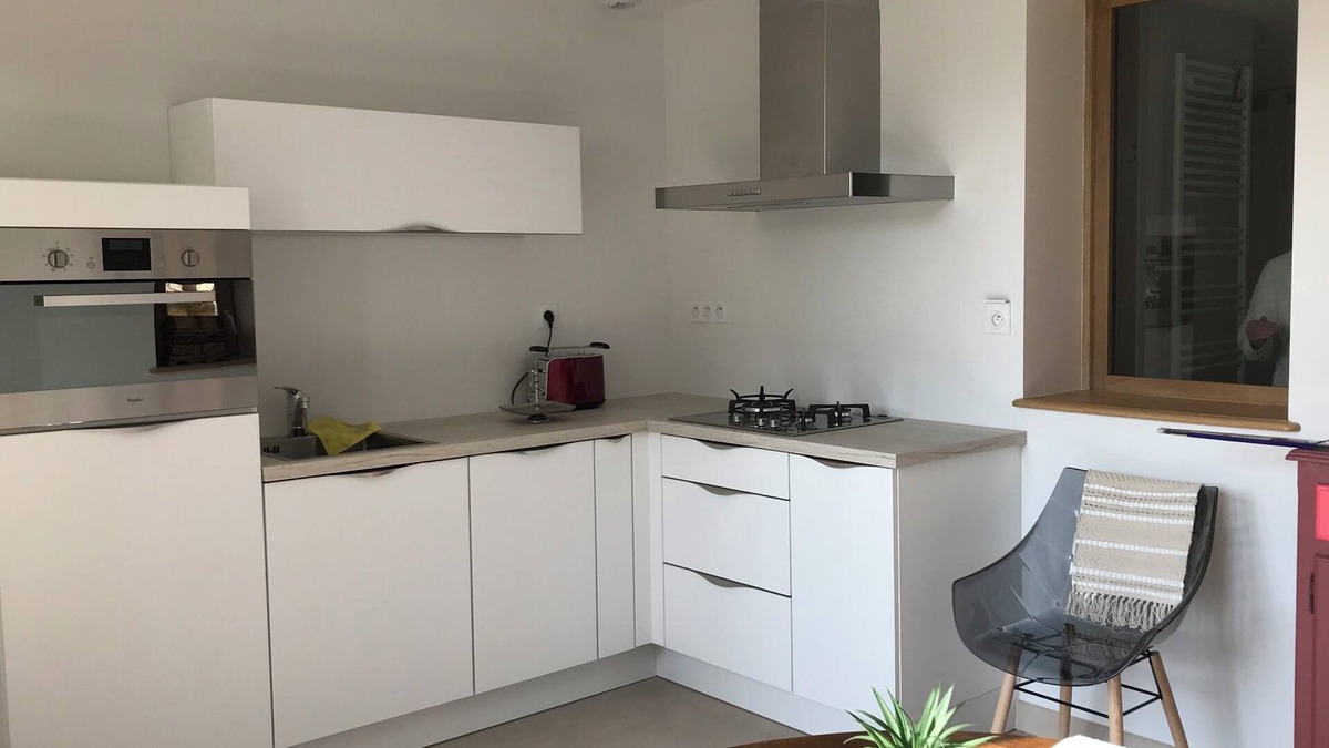 Froideconche Apartment | Renovated garden apartment with terrace