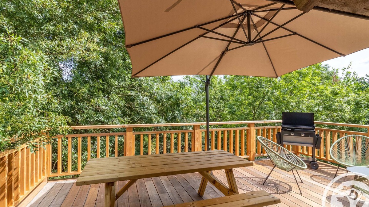 Chalonnes-sur-Loire Cottage | Renovated Holiday Home on Chalonnes Island, Terrace, BBQ, Bikes Available